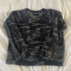 Monrow camo sweatshirt size XS